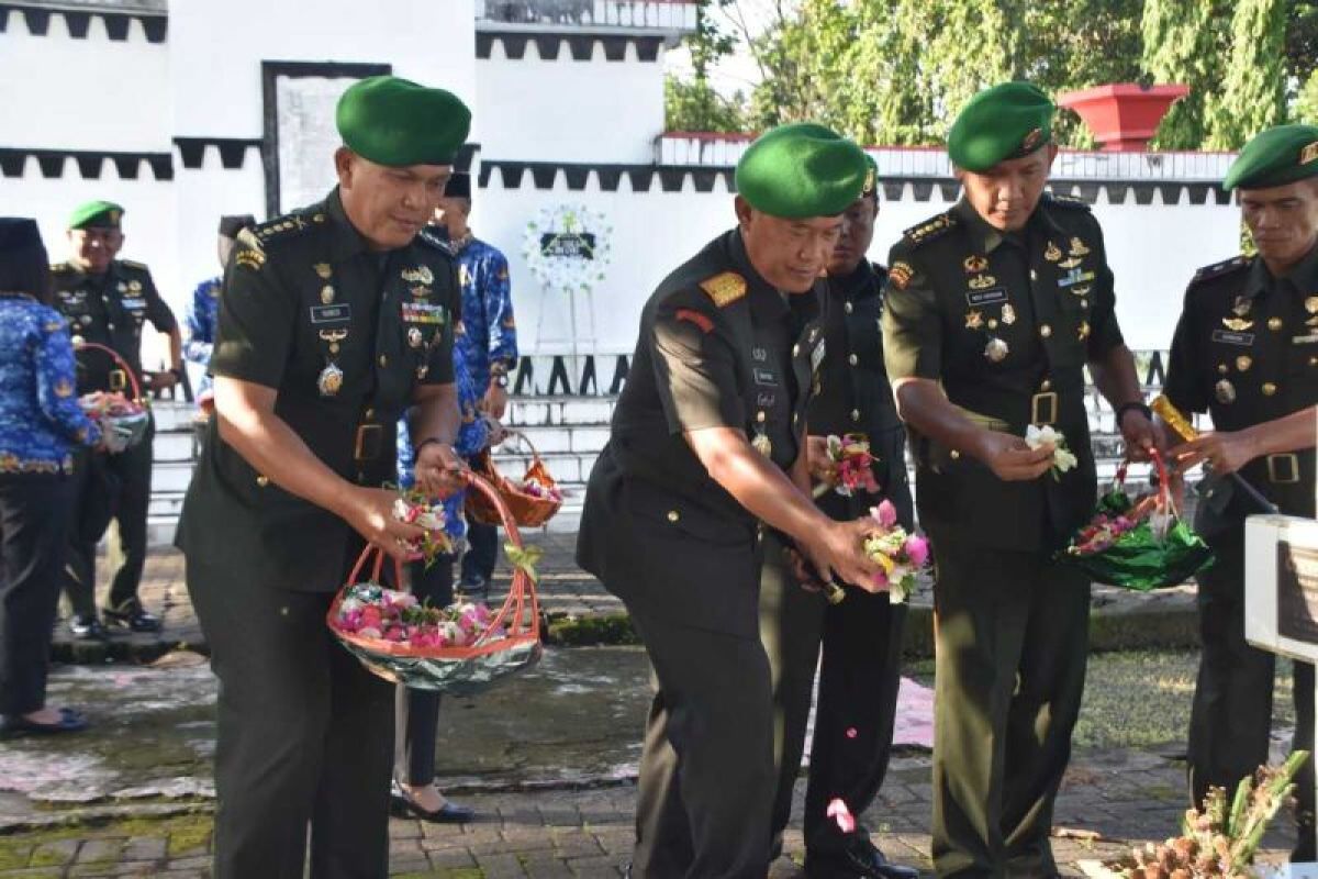 Danrem 131/Santiago: Ziarah  TMP untuk menghormati para pahlawan