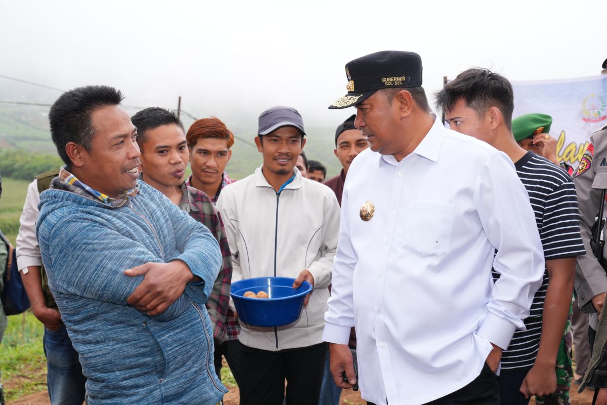 Penjabat Gubernur Sulsel minta Bank Sulselbar bantu petani Malino