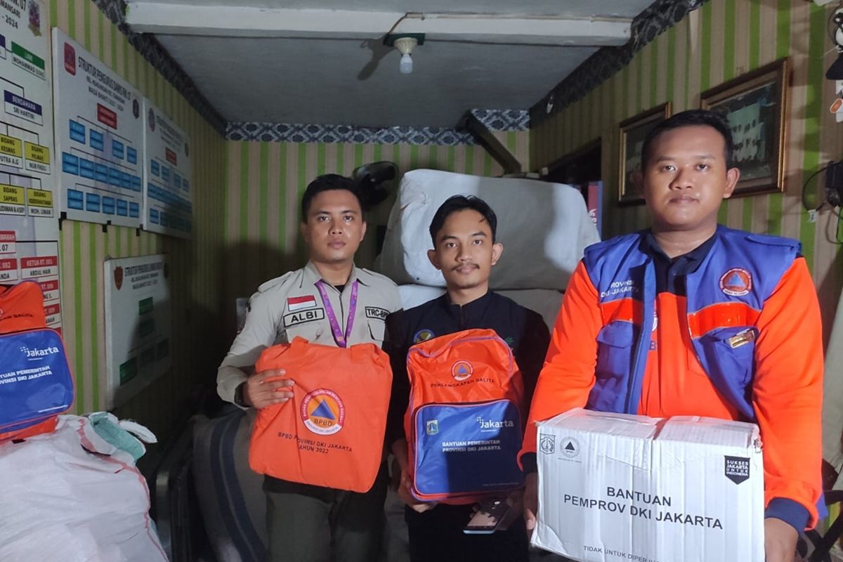 BPBD Jakarta salurkan bantuan bagi korban kebakaran di Taman Sari