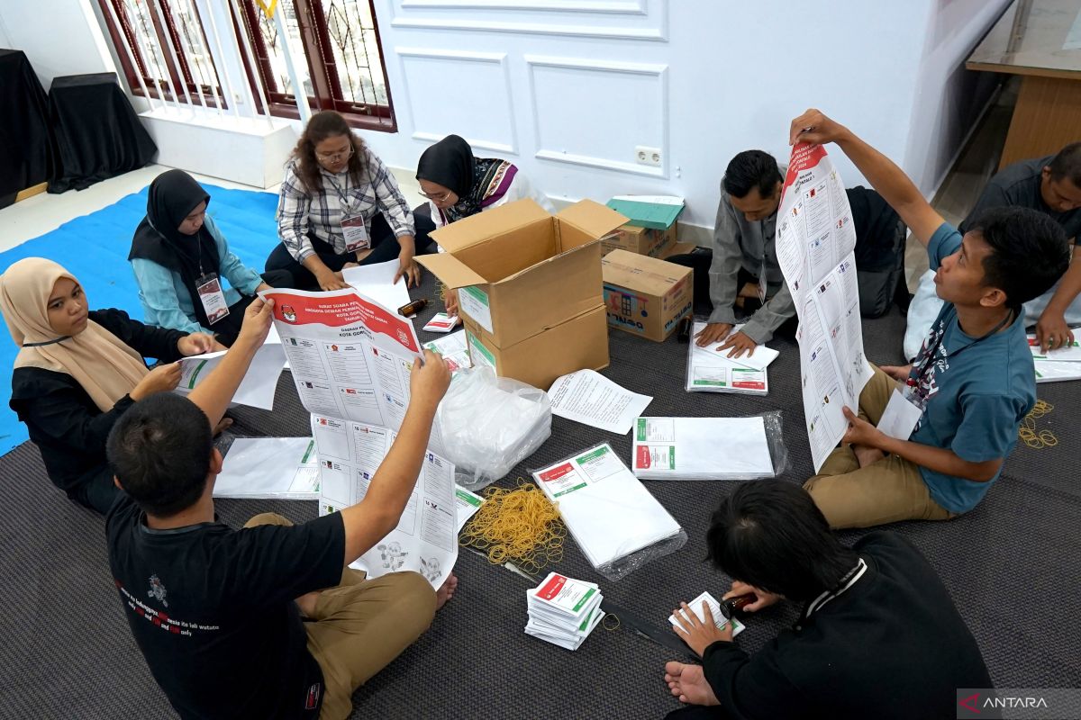 KPU Kota Gorontalo mulai sortir dan lipat surat suara