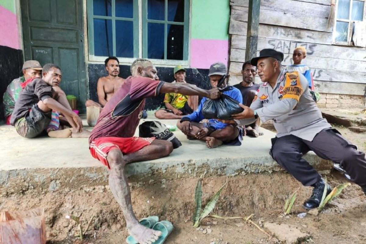 Polres Keerom gencar sosialisasikan pemilu damai di Kampung Bompay