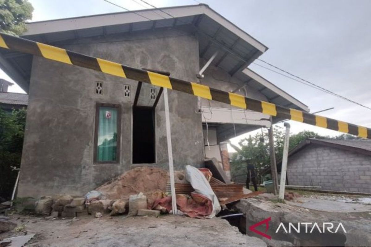 Fenomena tanah bergerak rusak 14 rumah di Balikpapan