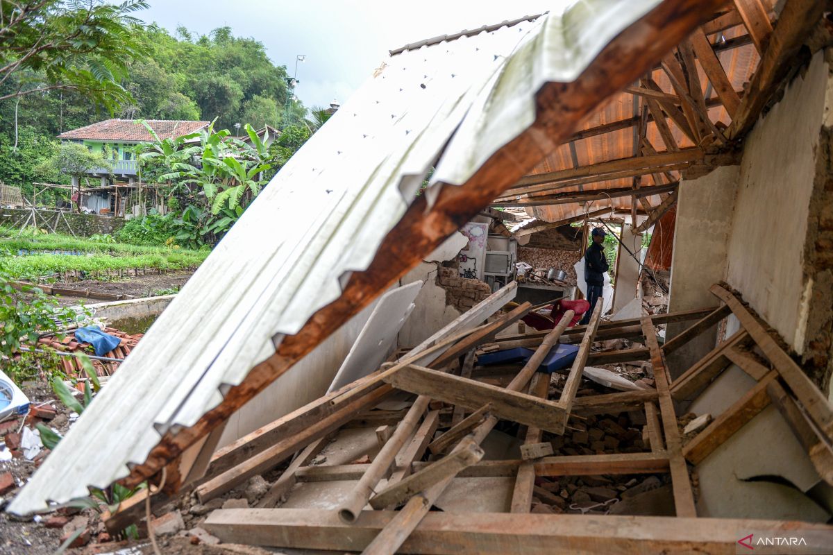 Bey: Bantuan perbaikan seribu lebih rumah rusak Sumedang disesuaikan