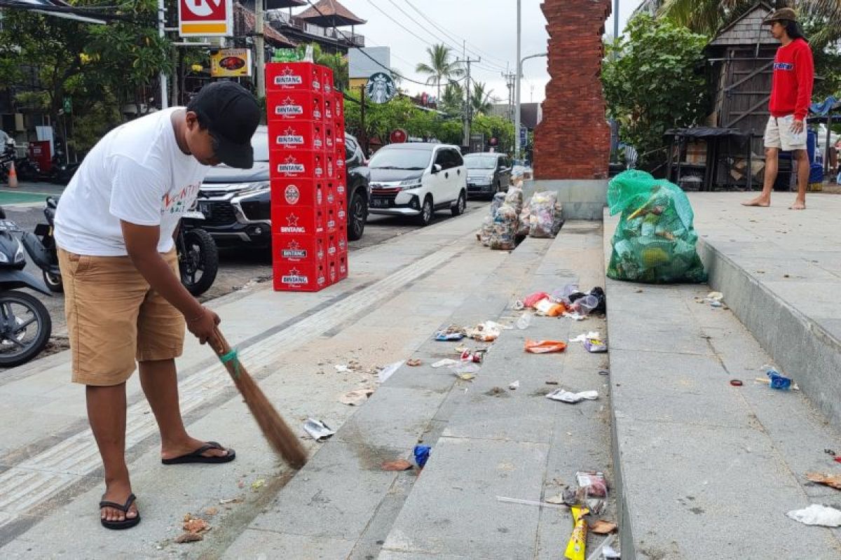 Mengawali 2024, Dompet Dhuafa Volunteer Bali gelar aksi bersih-bersih sampah di Pantai Kuta