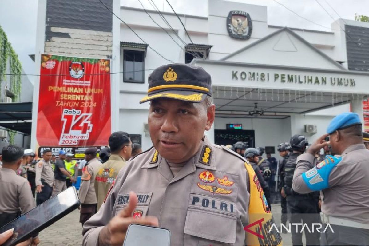 Almost 400 cops secure election logistics distribution in West Papua