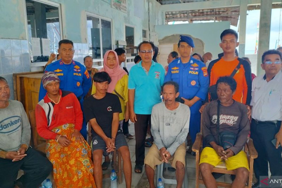 SAR gabungan selamatkan enam ABK kapal tenggelam di Lampung Selatan