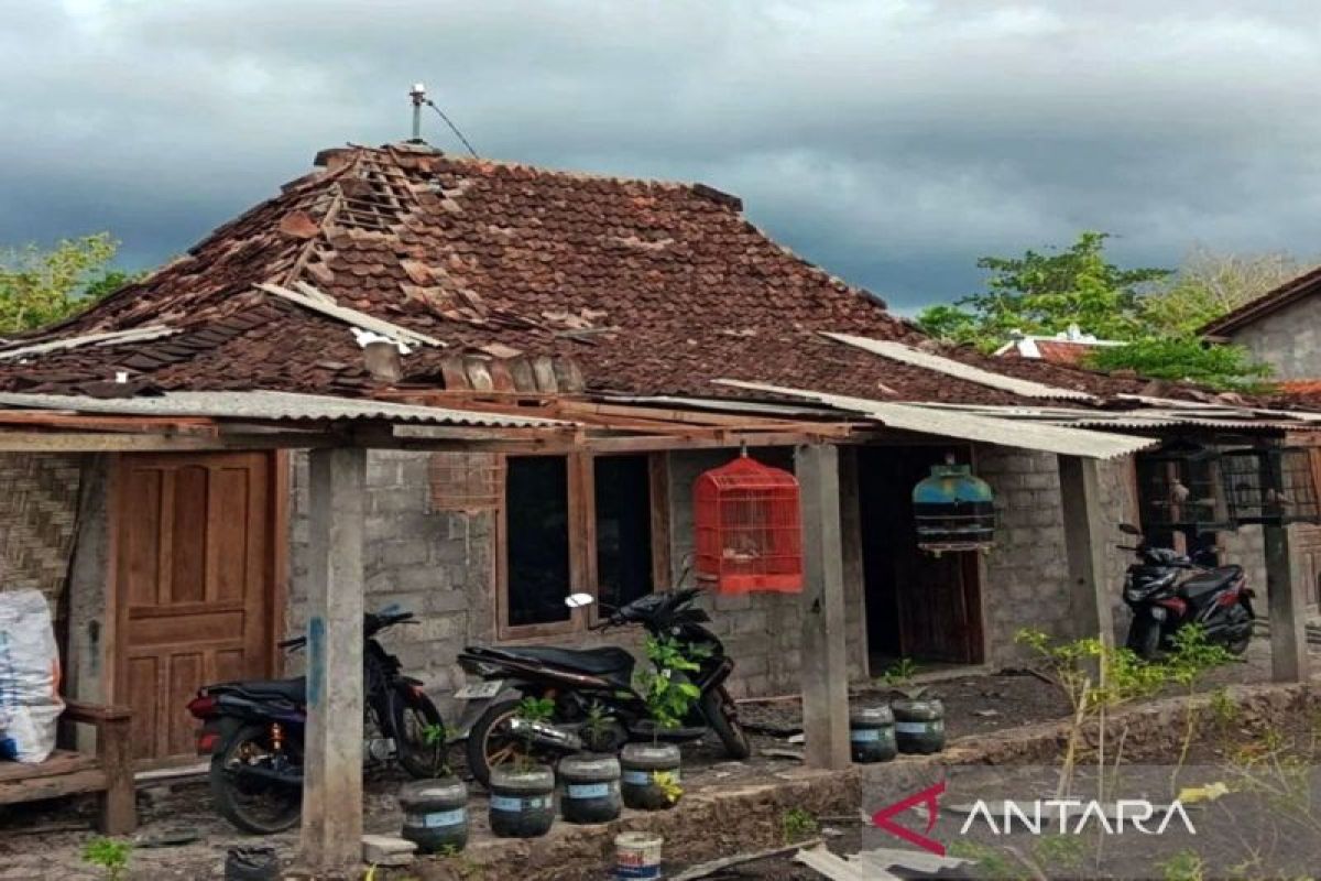 93 rumah rusak akibat bencana angin kencang di Gunungkidul