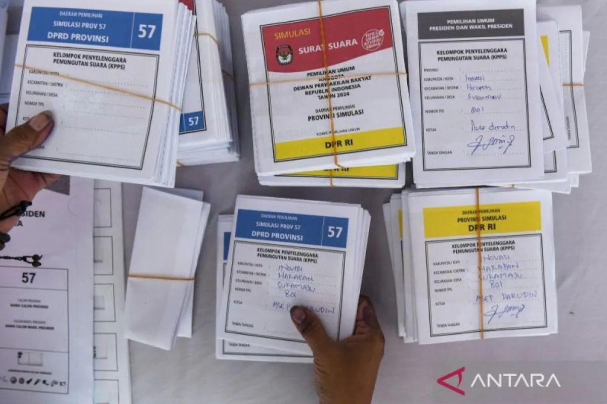 Ratusan surat suara DPR-DPRD DKI ditemukan rusak