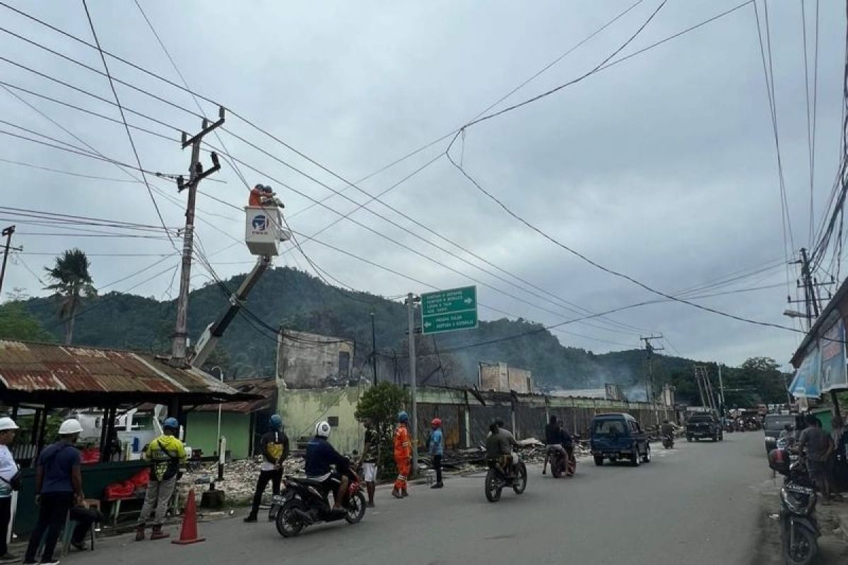 PT PLN pulihkan jaringan listrik usai kebakaran Jayapura