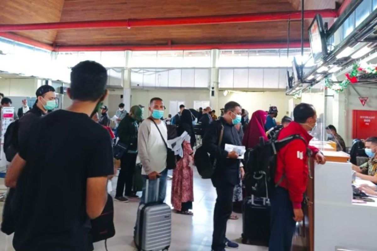 Jumlah penumpang di Bandara Pattimura Ambon naik lima persen di libur Natal