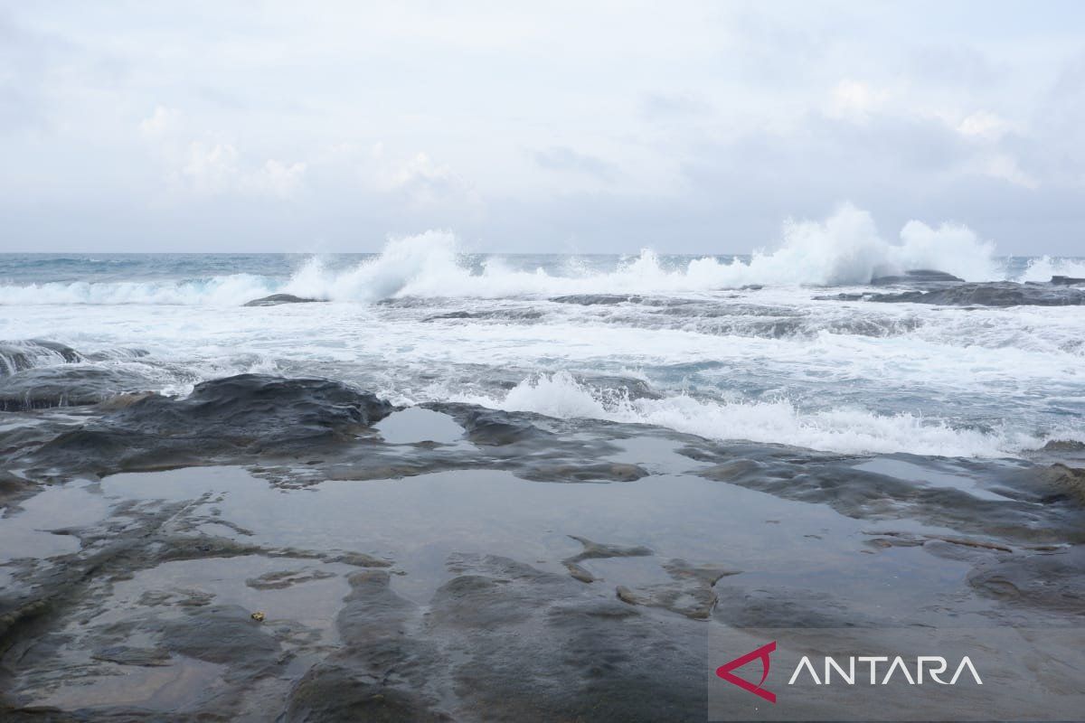 BMKG: Waspada cuaca ekstrem & gelombang tinggi di Natuna 4-7 Januari