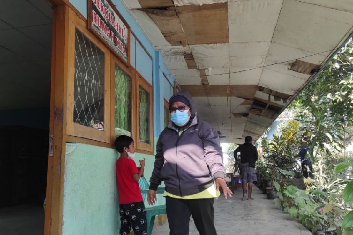 Dampak erupsi Gunung Lewotobi NTT, warga imbau pakai masker