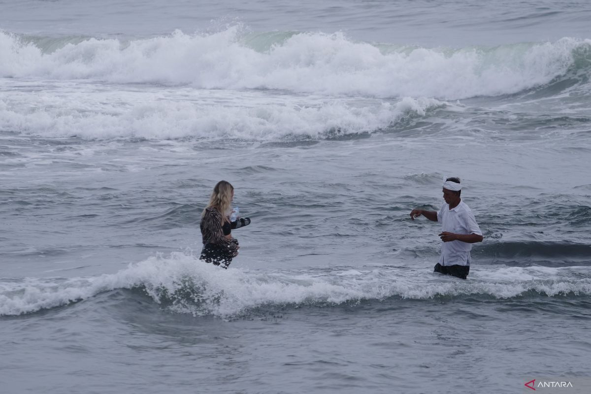 BBMKG minta waspadai ombak laut Selat Bali-Lombok 2,5 meter