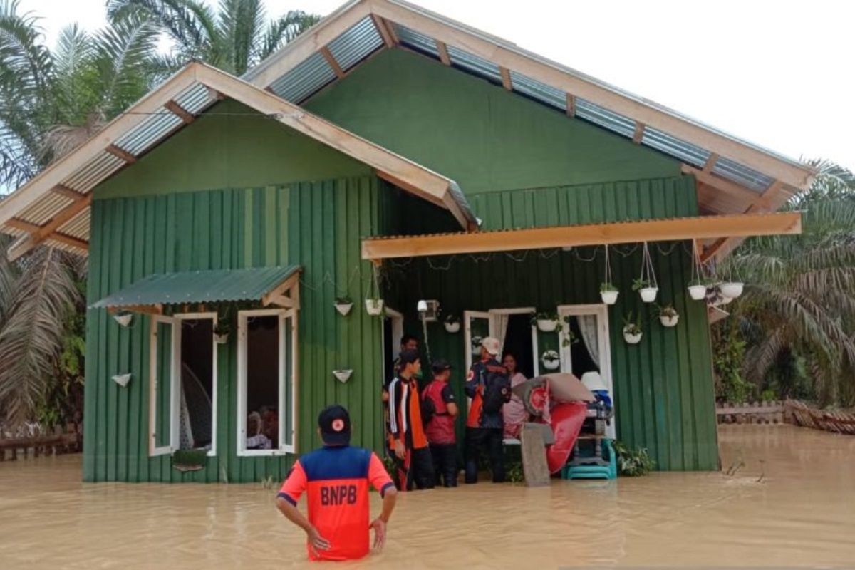 Waspada banjir susulan, BPBD catat 1.697 KK terdampak banjir di Dharmasraya