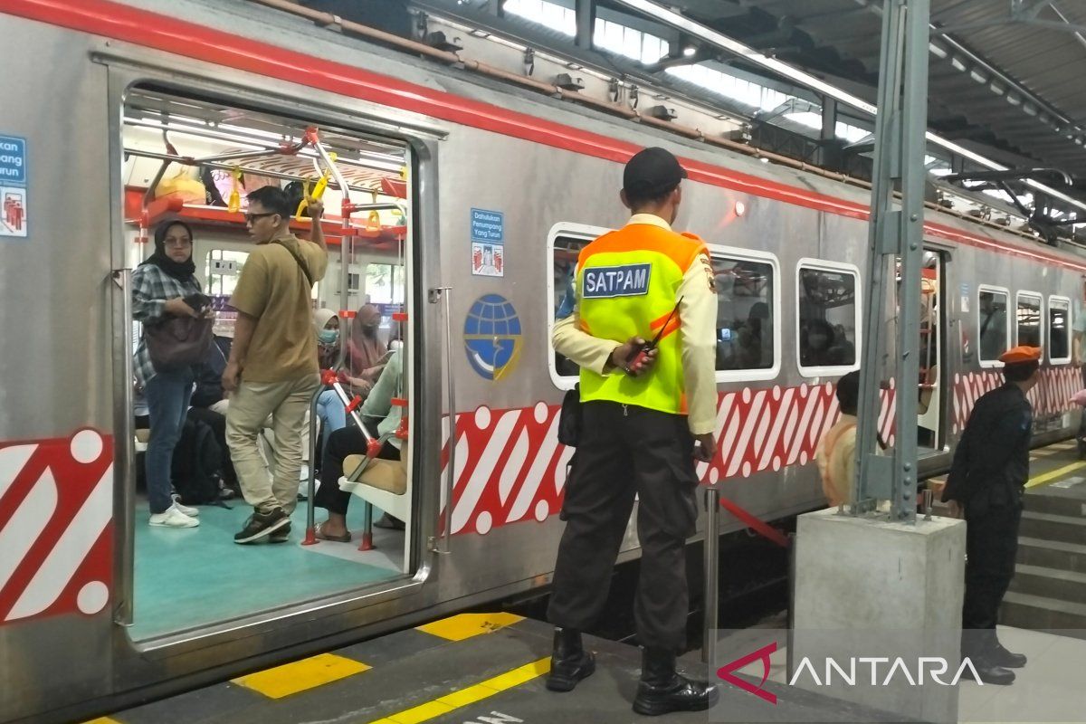 KAI Commuter Tambah Perjalanan Jadi 12 Kali Dari Stasiun Palur - ANTARA ...