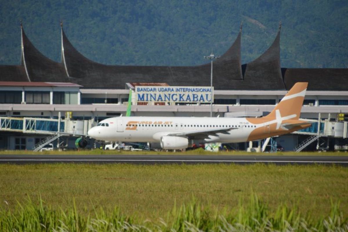 Bandara Minangkabau ditutup dampak erupsi Gunung Marapi