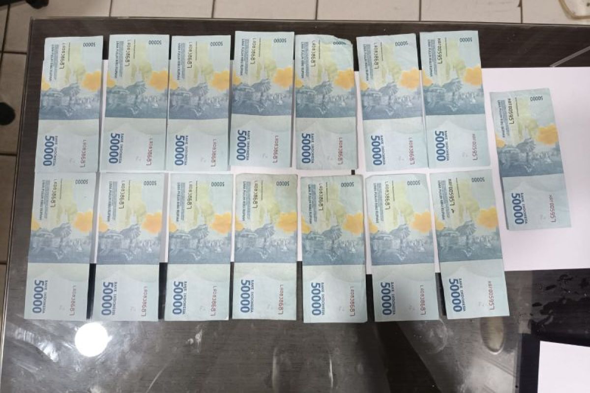 Polisi Tangerang amankan dua orang pengedar uang palsu