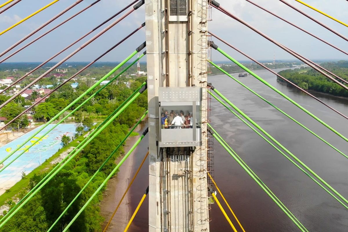 Pengunjung naik lift Menara Jembatan Siak tembus 2.316 orang