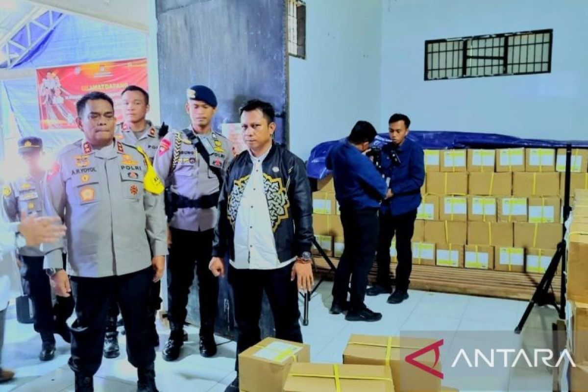 Kapolda Gorontalo pantau pengamanan logistik pemilu di kantor KPU