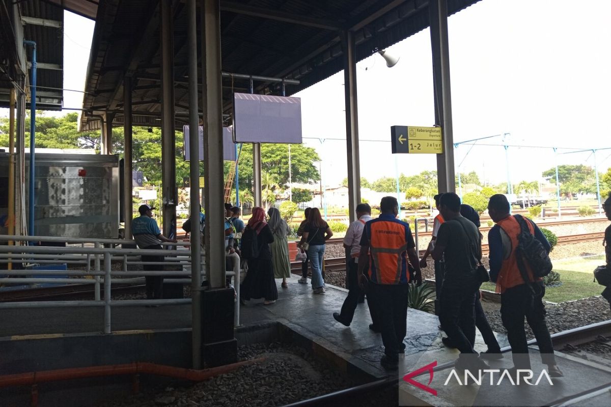 KAI: Delapan perjalanan KA dialihkan ke Cirebon imbas kecelakaan