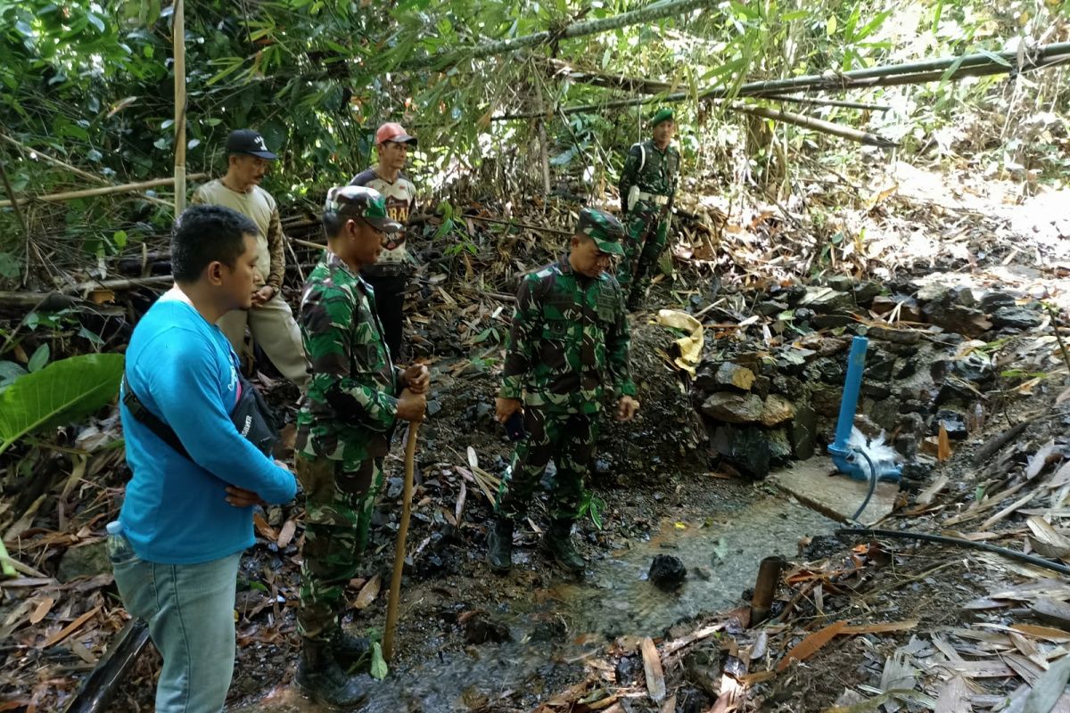 Program TNI Manunggal Air bantu warga kekeringan di Polewali Mandar Sulbar