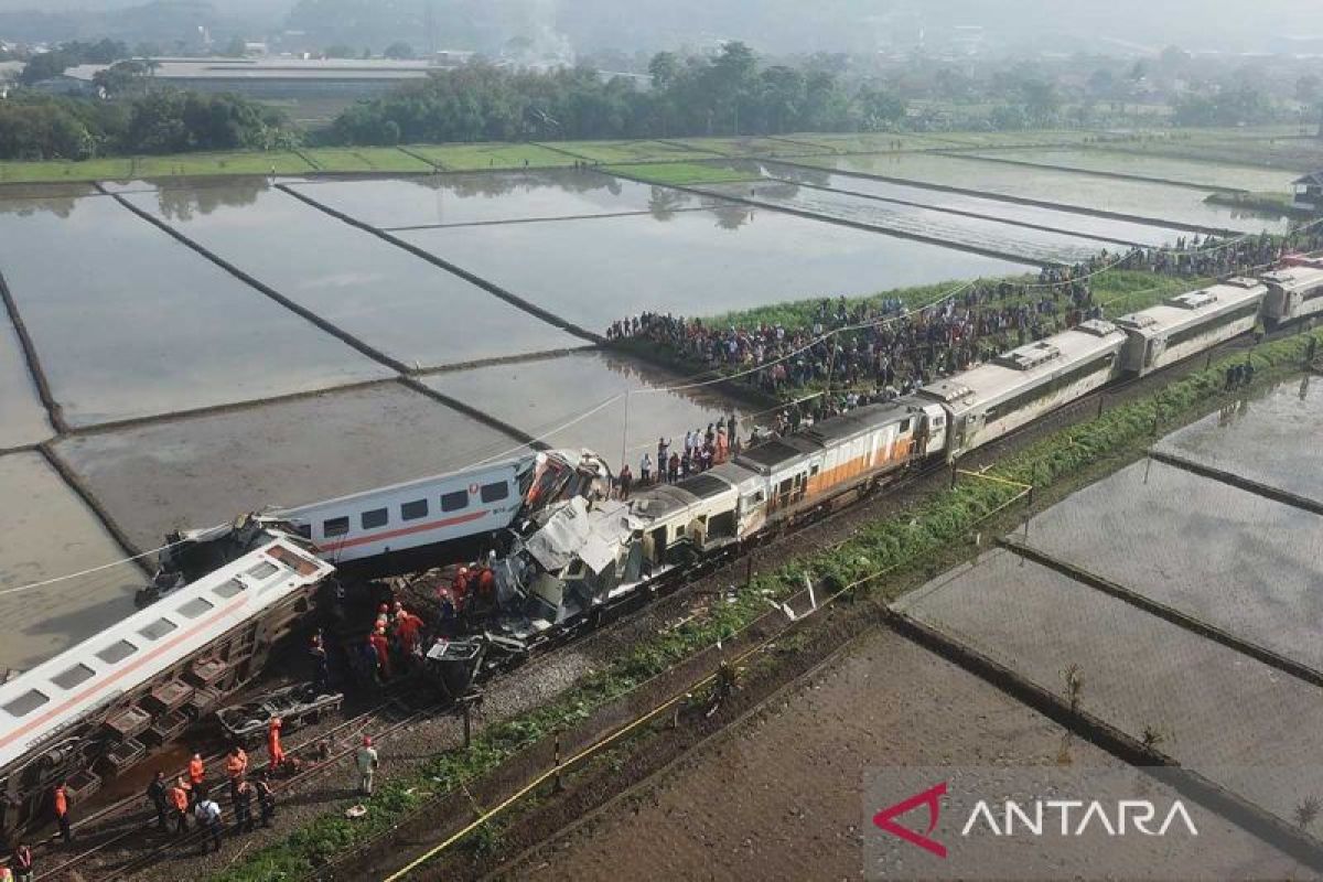 Kemenhub sampaikan permohonan maaf atas insiden kecelakaan KA Turangga dan Commuterline Bandung