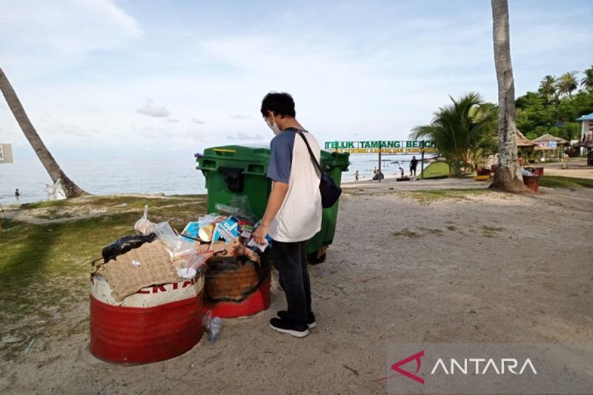 Pengelolaan sampah di Wisata Pantai Teluk Tamiang dinilai kurang maksimal