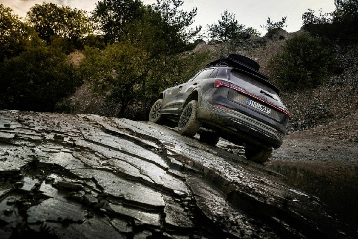 Audi kenalkan Q8 e-tron yang terinspirasi dari ajang balap Dakar