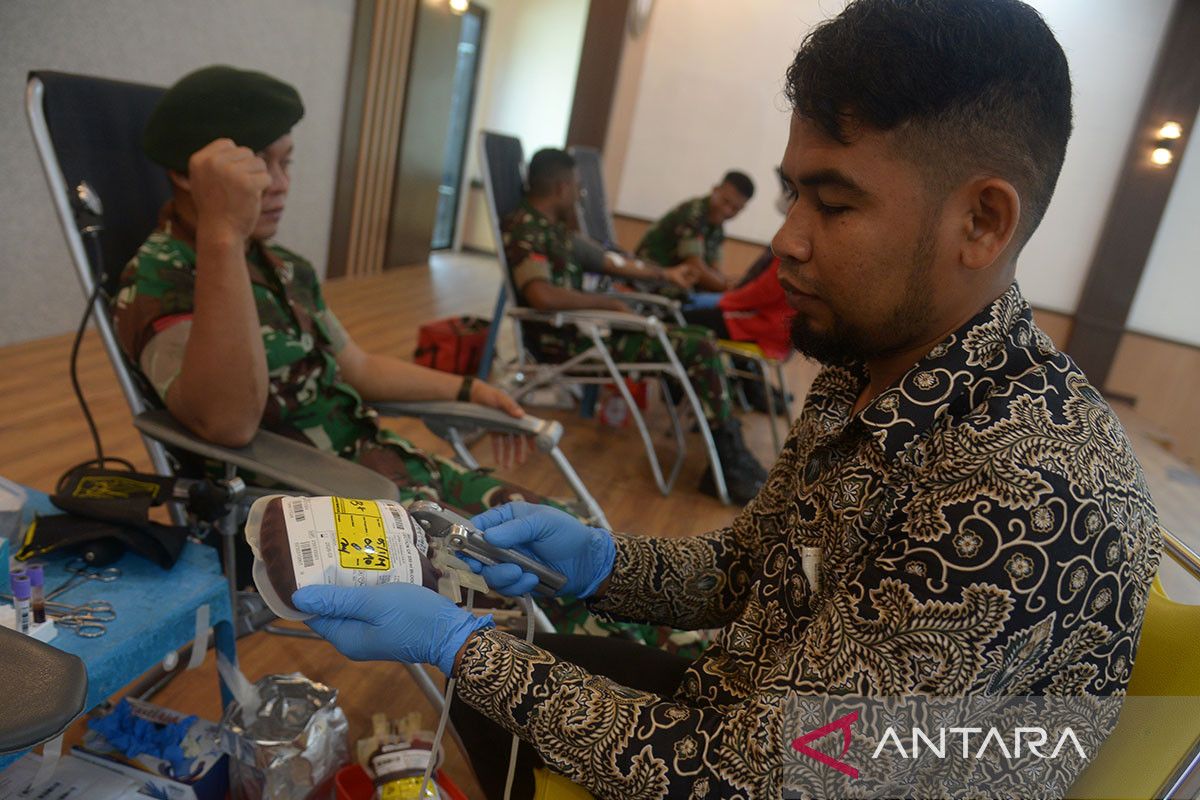 FOTO - Yonif 112/DJ donor darah di Aceh