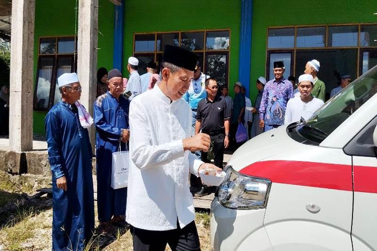 Legislator Barut serahkan ambulans untuk Masjid Haji Muhammad Sidik