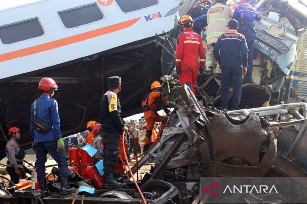 Enam RS disiapkan evakuasi korban tabrakan kereta api di Bandung
