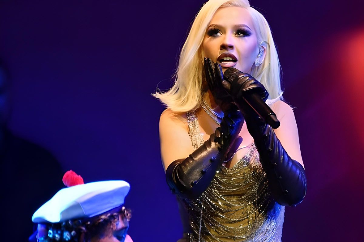 Yogie Pratama rancang busana untuk Christina Aguilera
