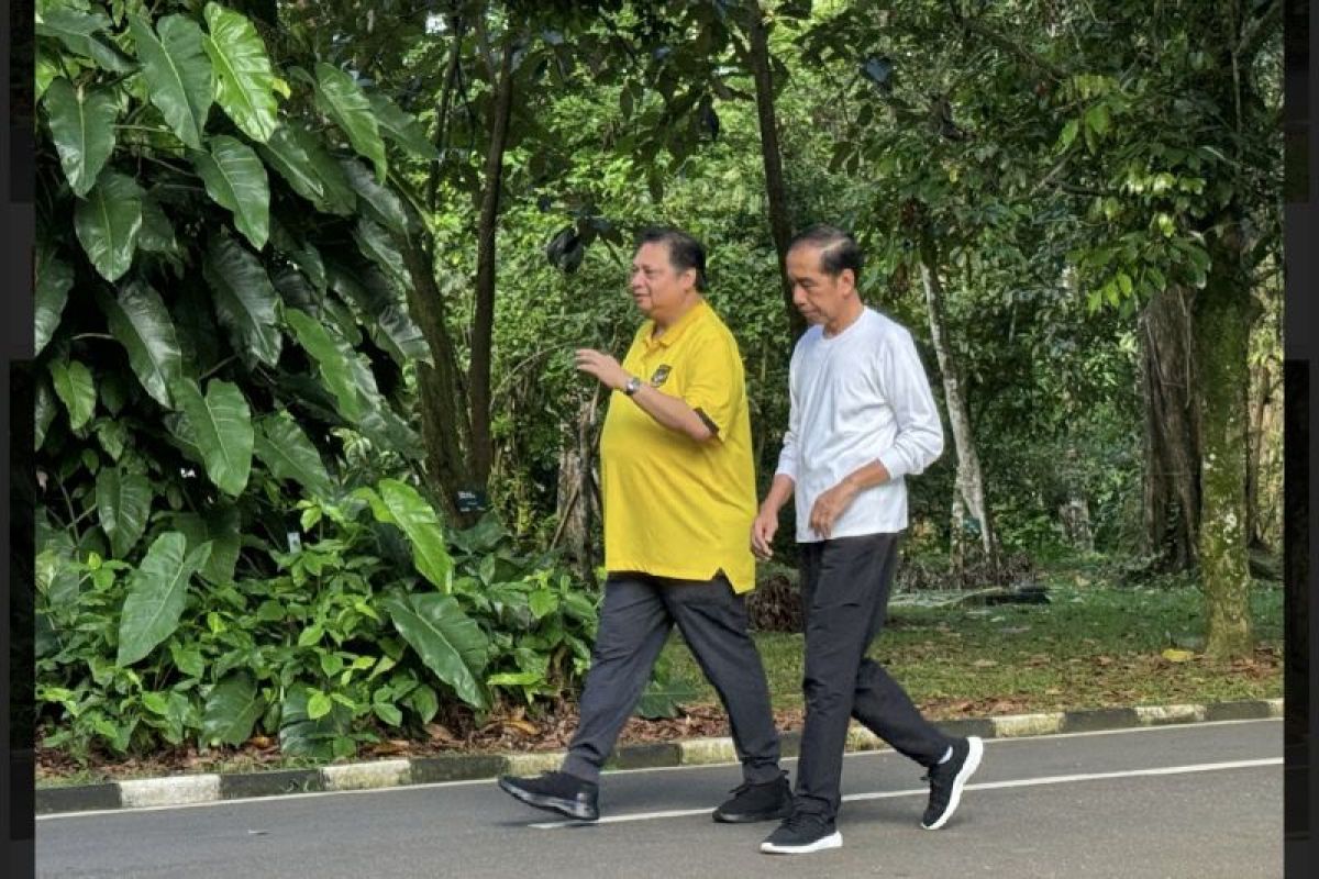 Berita terpopuler akhir pekan, Presiden Joko Widodo sarapan dengan Airlangga Hartarto, hingga satu truk pengangkut surat suara masuk jurang