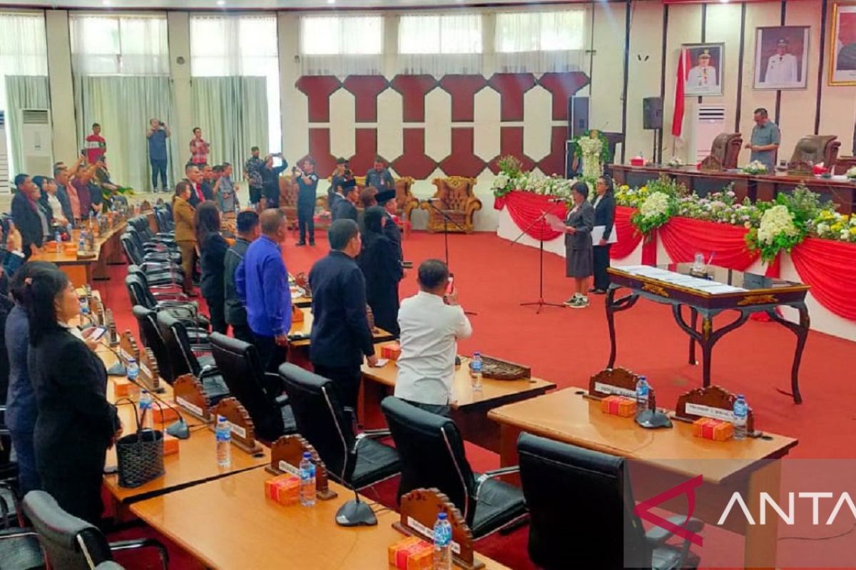 Empat legislator baru resmi masuk DPRD Manado