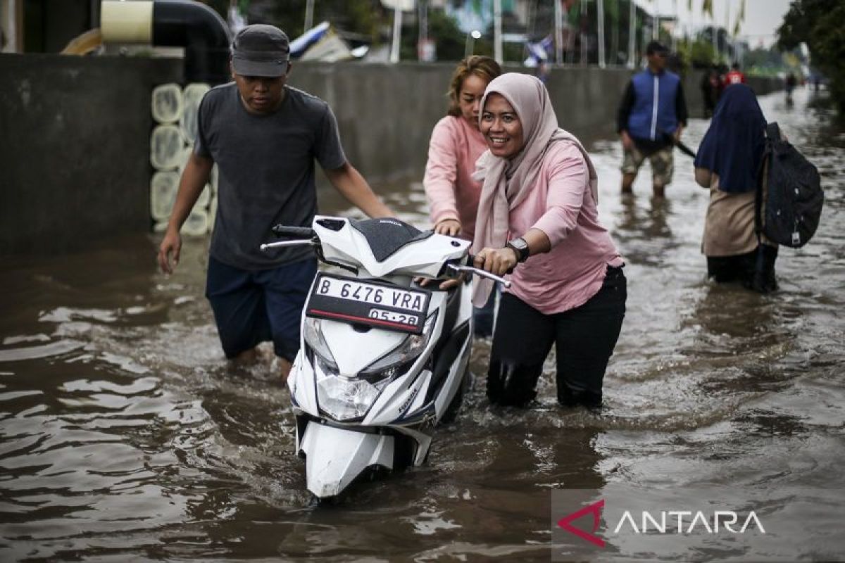 BMKG: Waspada hujan lebat disertai angin kencang pada 6 wilayan Banten