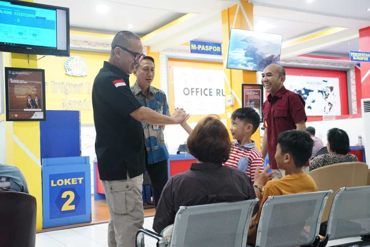 Kantor Imigrasi Manado laksanakan "Layanan Paspor Simpatik"