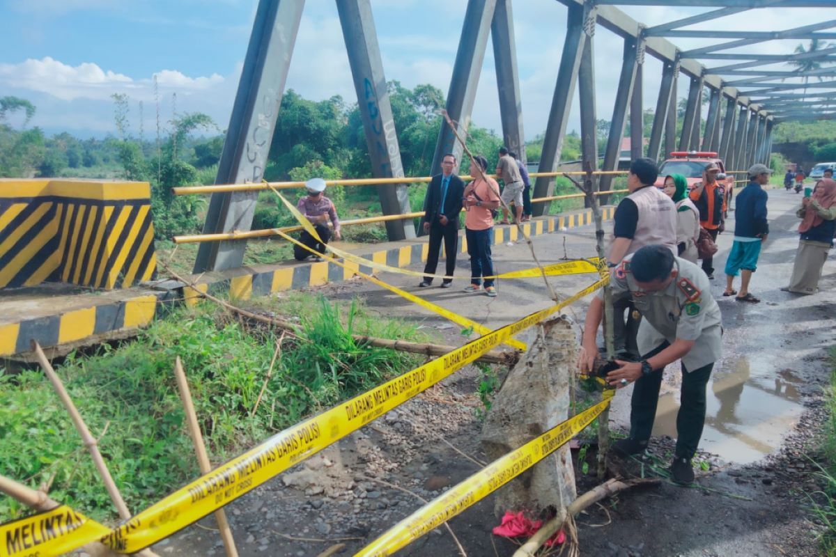 Sekda: Jembatan rusak dampak banjir di Rejang Lebong butuh dana besar
