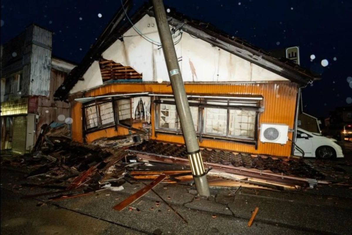 200  orang tewas akibat gempa Jepang