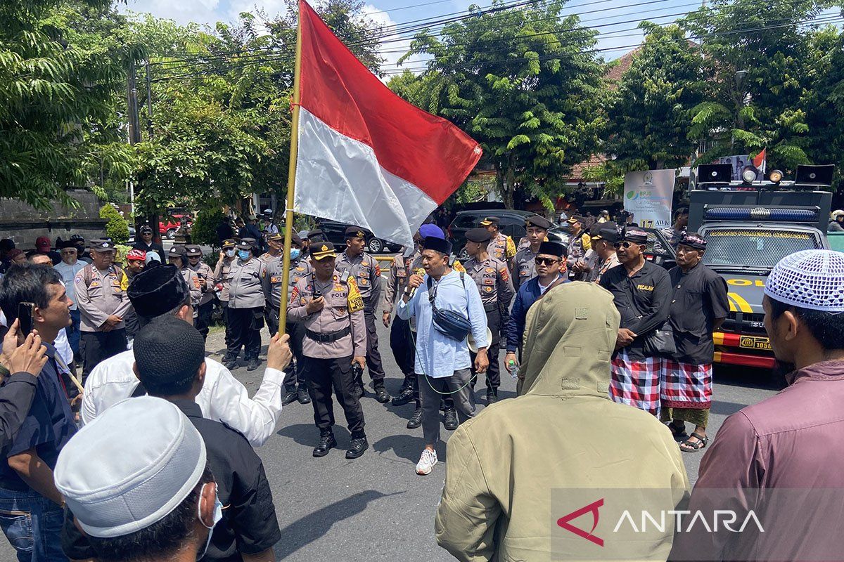 Jokowi tanda tangani Keppres pemecatan anggota DPD Bali Arya Wedakarna