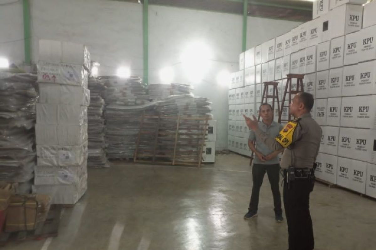 Polres Sergai cek gudang logistik KPU pastikan surat suara Pemilu 2024 aman