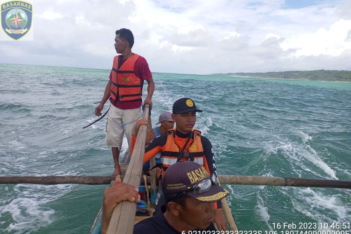 Basarnas Banten sisir nelayan yang alami kecelakaan laut