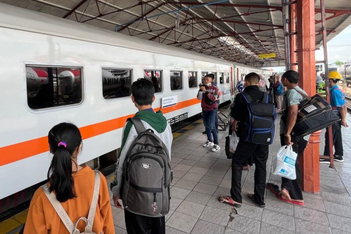 Daop Madiun layani 23 pembatalan tiket KA dampak kecelakaan di Bandung