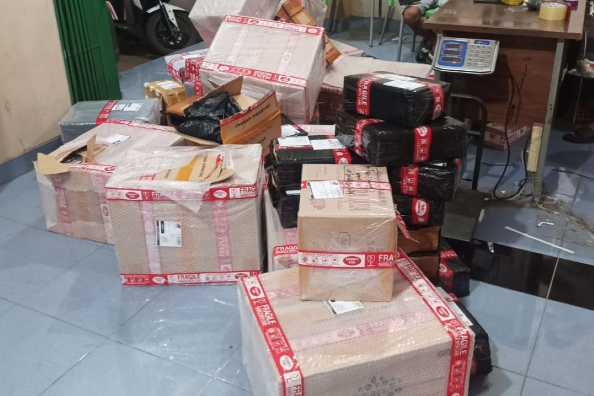 Bea Cukai  Kudus gagalkan pengiriman rokok ilegal via jasa kirim barang