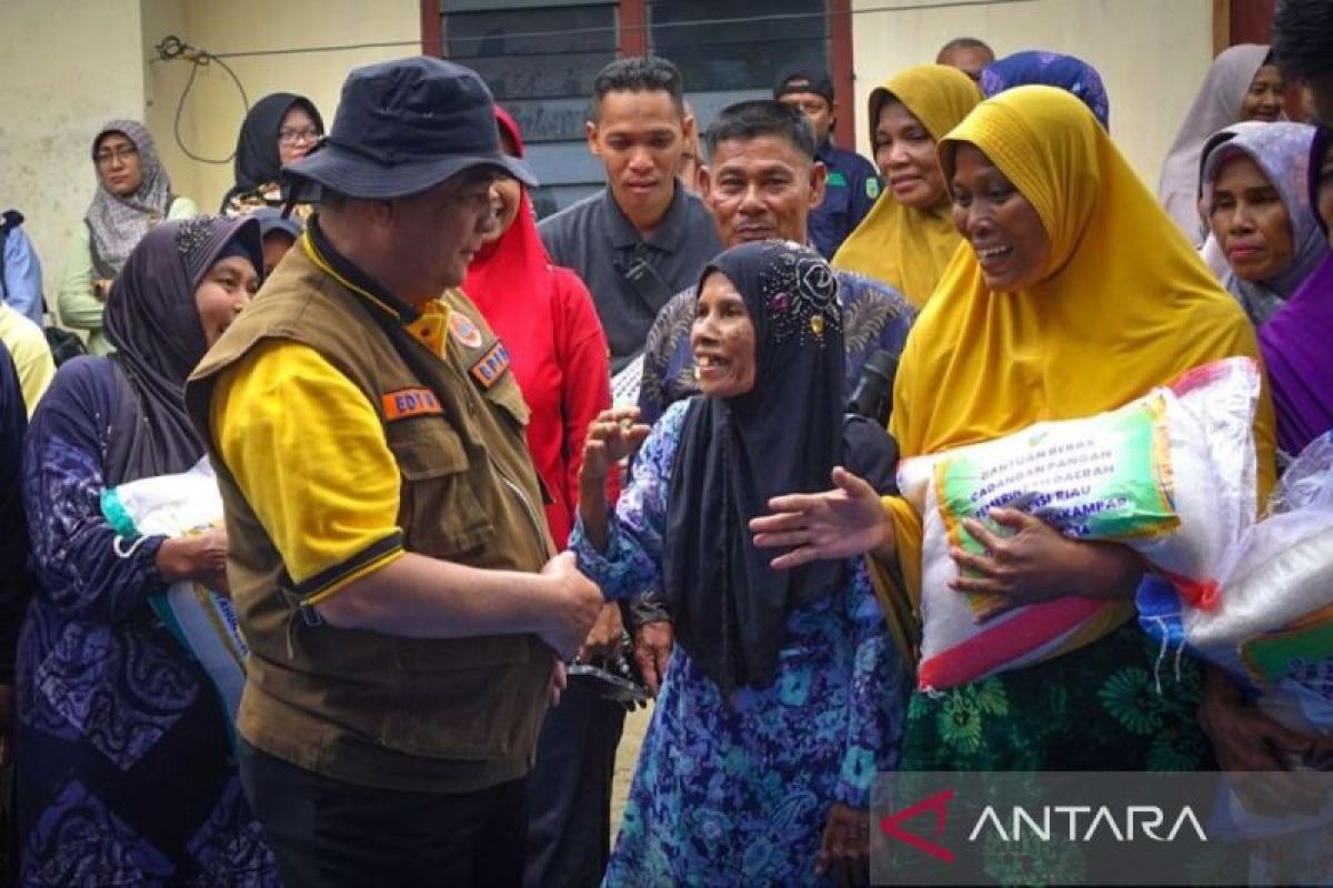 Gubernur Riau bantu 15 ton beras untuk korban banjir Kampar