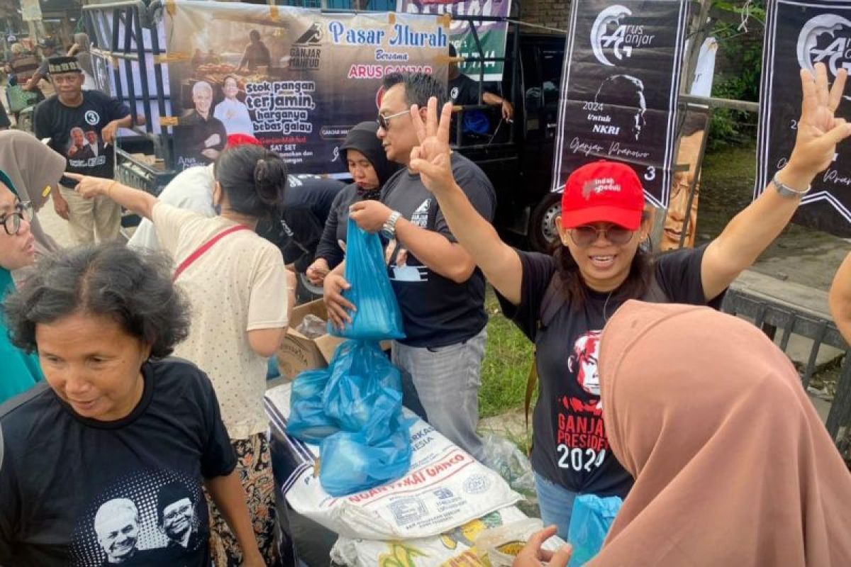 Di Belawan, Relawan Arus Ganjar bawa 1.000 paket bahan pokok