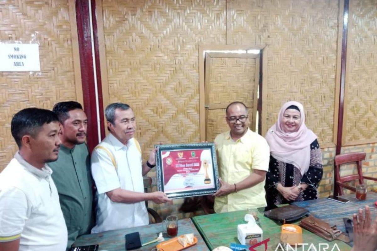 Golkar Riau urutan pertama kategori parpol informatif versi KI award