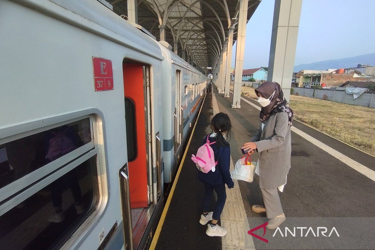 Layanan KA di Stasiun Garut normal pascatabrakan KA di Bandung