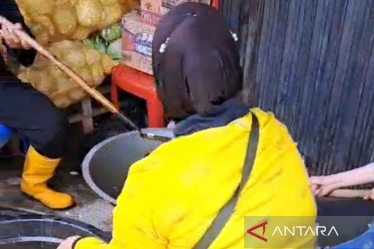 Polisi siapkan makanan bagi korban banjir di Kerinci dan Sungai Penuh