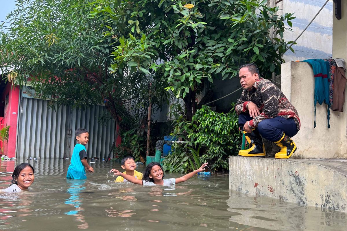Titik Banjir di Petir Cipondoh Tangerang mulai surut