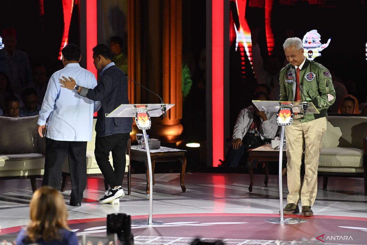 Pengamat: Anies dan Ganjar kompak serang Prabowo Subianto di debat ketiga